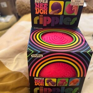 NeeDoh super Ripples Squishy Stress Ball - Pink